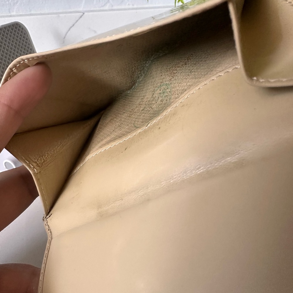 Authentic Gucci Beige Patent Leather Wallet - Picture 14 of 16